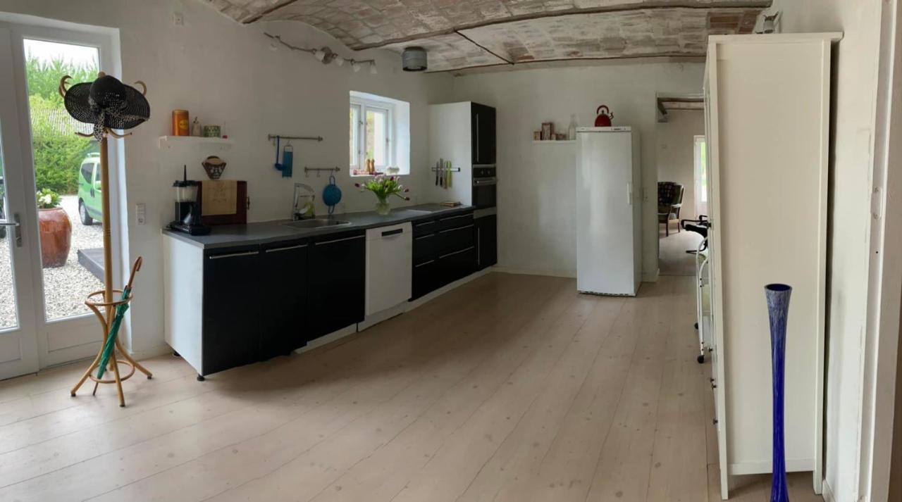 Under Regnbuen, Dit Fristed Pa Haervejen Them Luaran gambar
