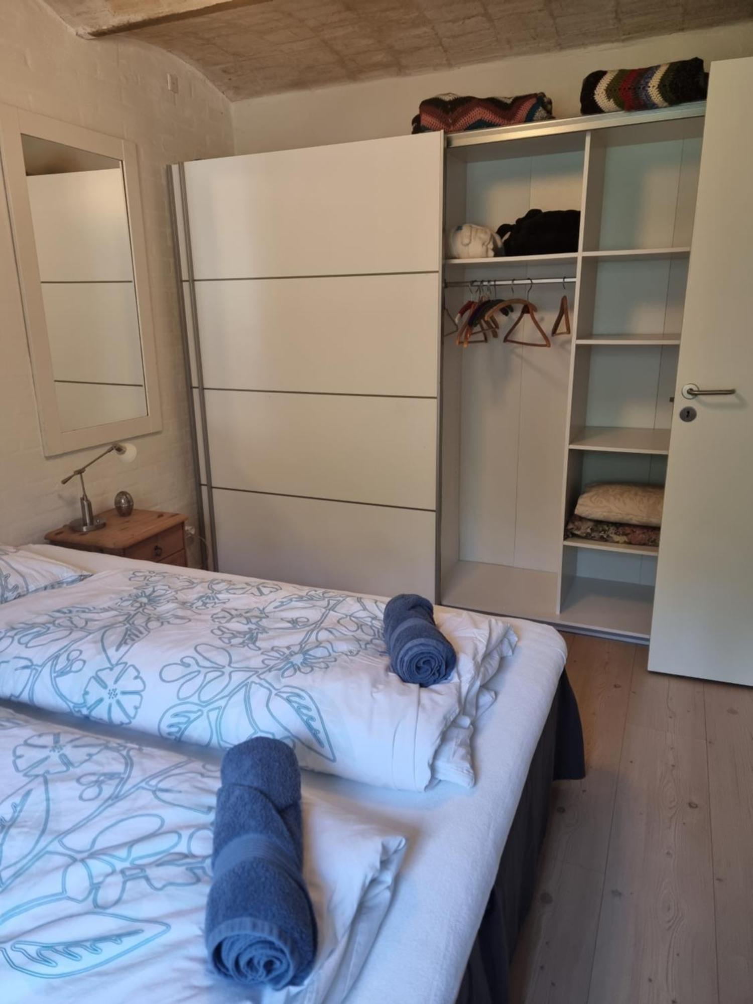 Under Regnbuen, Dit Fristed Pa Haervejen Them Luaran gambar
